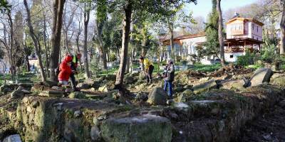 SEYYİD KUTBİDDİN MEZARLIĞI’NDA KURTARMA KAZISI VE ÇEVRE DÜZENLEME ÇALIŞMALARI SÜRÜYOR