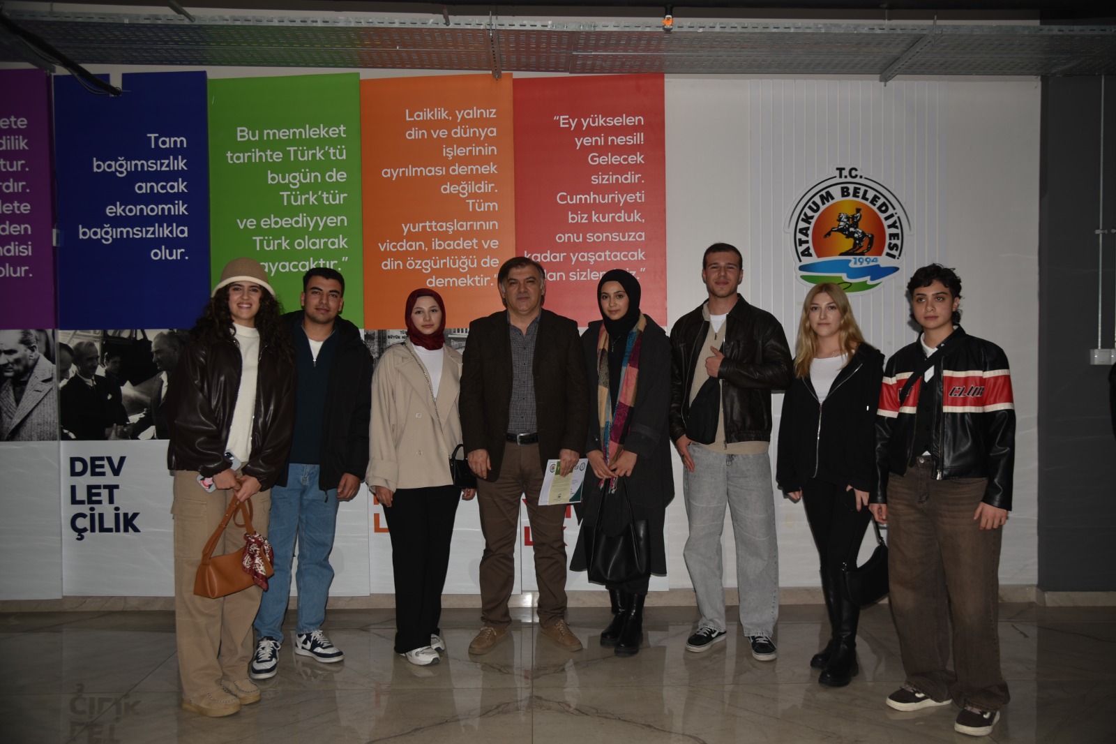 Atakum’da düzenlenen panelde konuşan akademisyenler tarımsal toprakların hızla azaldığına dikkat çektiler